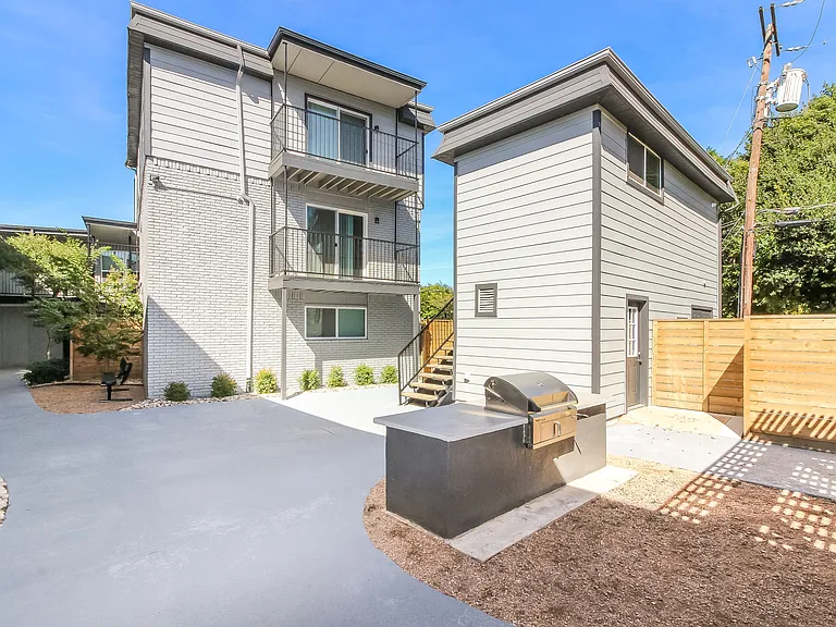 Brix Apartments — Photo 6