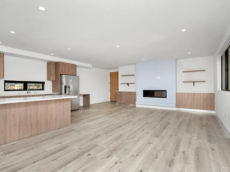5923 Laurel Canyon Blvd #200 — Photo 3