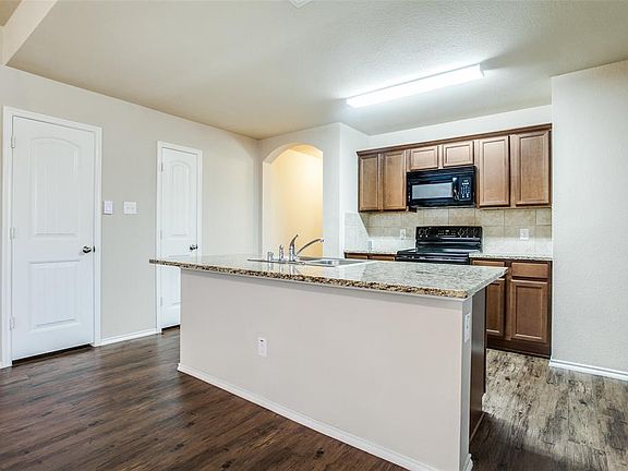 4th image of 1610 Sorghum Dr