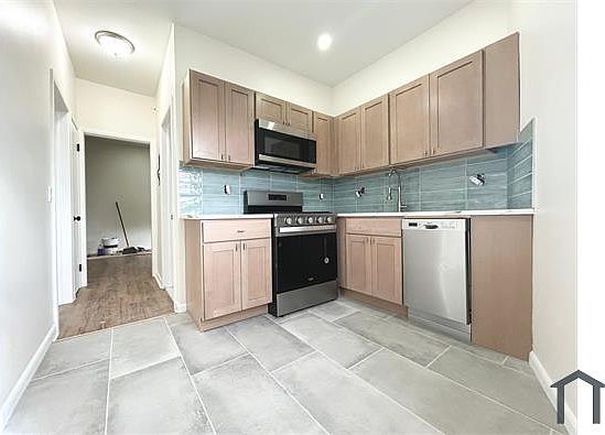 1st image of 928 18th Ave APT 1