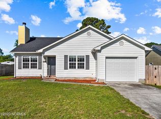 484 Sand Ridge Rd, Hubert, NC 28539