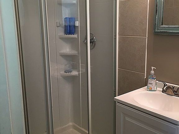4th image of 101 Emmette Ln