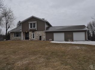 222 W Pleasant Ridge Rd, Carroll, IA 51401