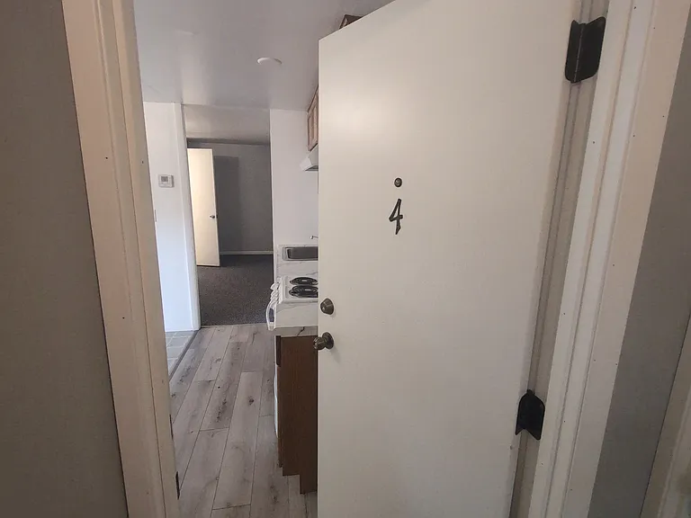 115 1st Ave SW #4 — Photo 10
