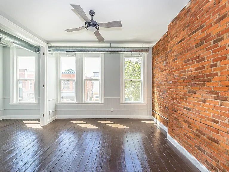 109 S Main St — Photo 10