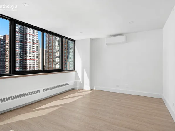 224 East 52nd Street image 19 of 23