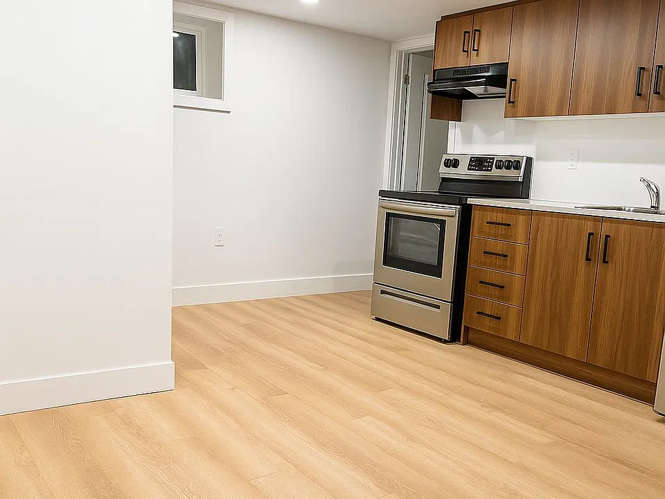 24 Sunbay Ct #1
