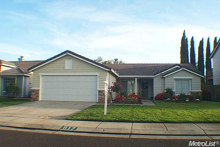 1st image of 817 Prairie Dunes Dr