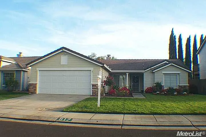 817 Prairie Dunes Dr photo 1
