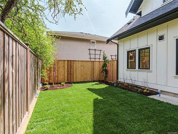 2nd image of 1830 Allenby St #8