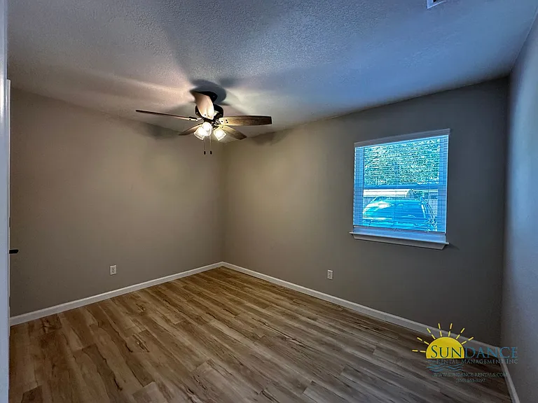 110 Hawkins Rd #B — Photo 9