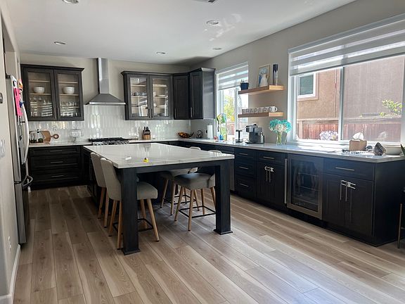 2nd image of 1049 Tesoro Ave