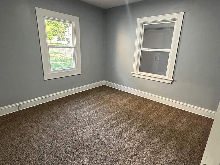 837 Leonard St — Photo 9