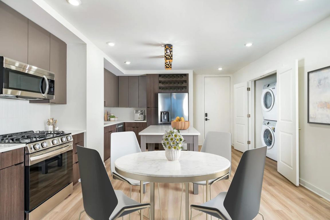Cook and entertain in style at Modera Parkside! Our gourmet kitchens feature elegant quartz countertops, upgraded fixtures, and custom cabinetry with soft-close doors, providing the perfect blend of luxury and functionality in the heart of Midtown Atlanta
