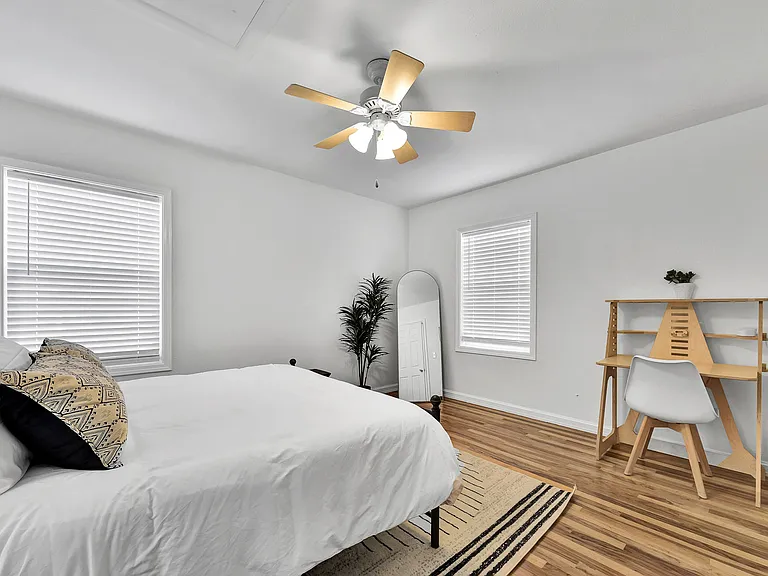 2306 W Madison Ave — Photo 15