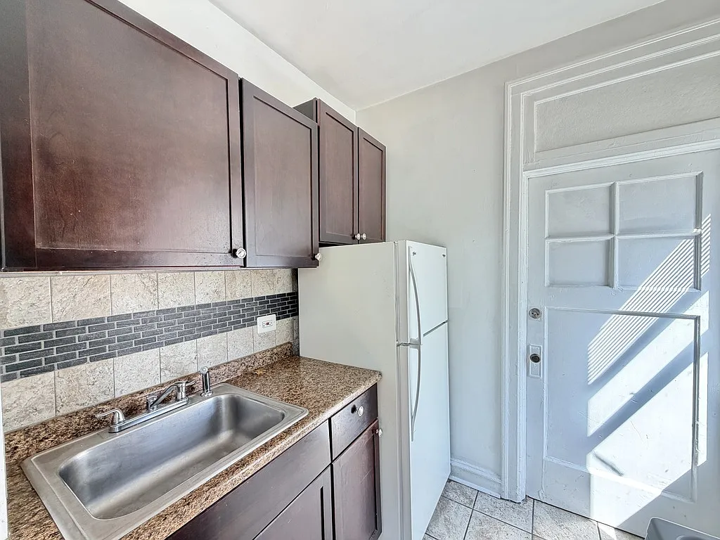 Noteworthy 1 Bed, 1 Bath at Estes + Glenwood (Rogers Park) — Photo 3