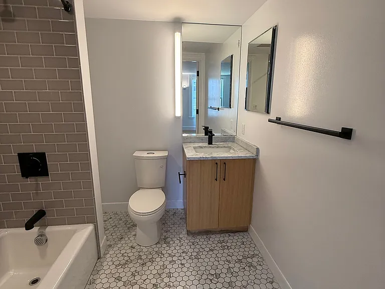 83-84 Gardner St #200L — Photo 13