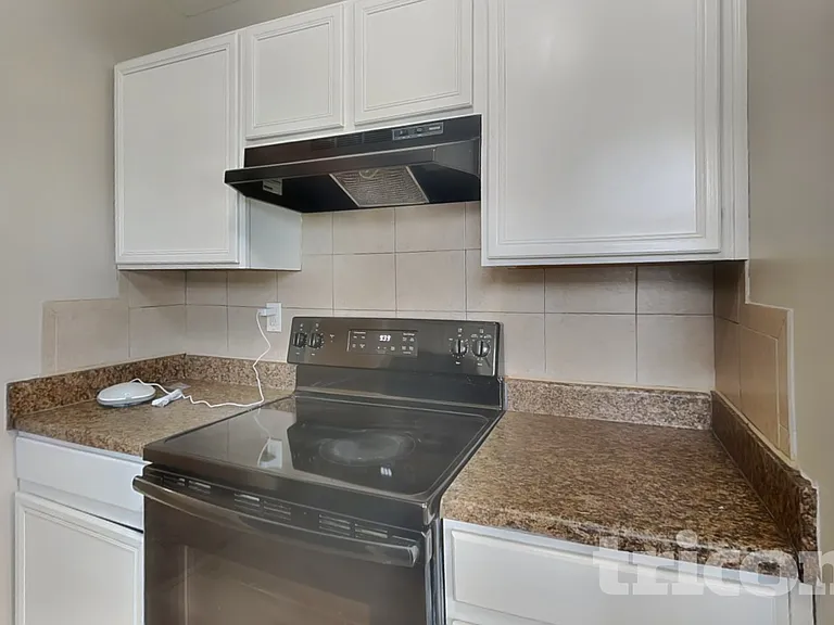 190 Fairclift Dr — Photo 6