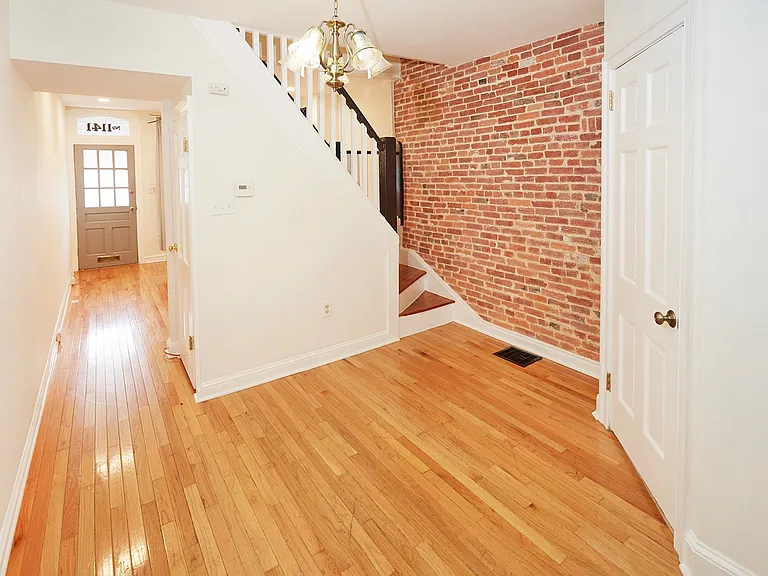 1141 W Hamburg St — Photo 12