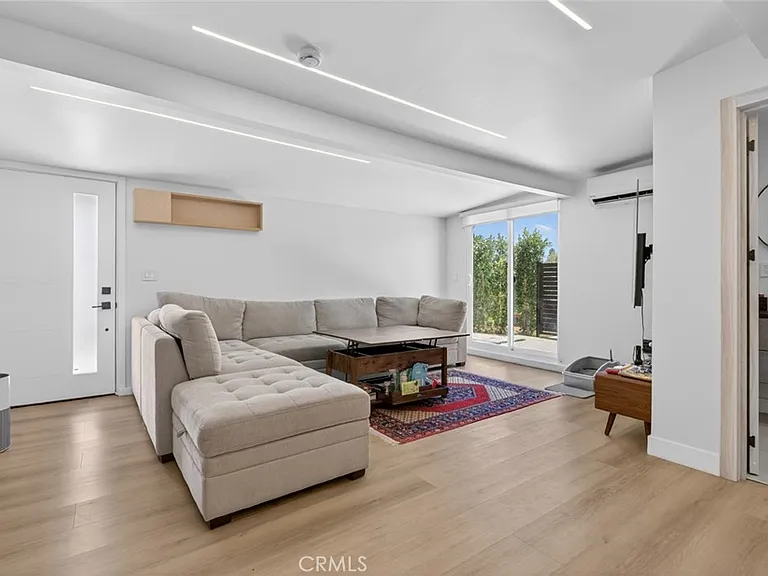 10804 Paso Robles Ave — Photo 3