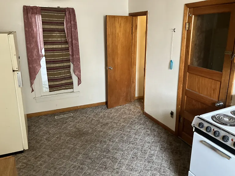 509 E 2nd St #2 — Photo 9