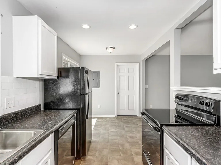 1133 E Crowley St — Photo 9