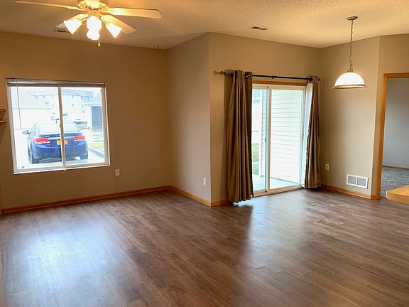 3rd image of 909 7th Ave SE Unit 1