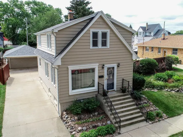 9609 W Grant St, West Allis, WI 53227
