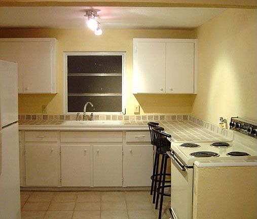 4th image of 132 Taylor Ave
