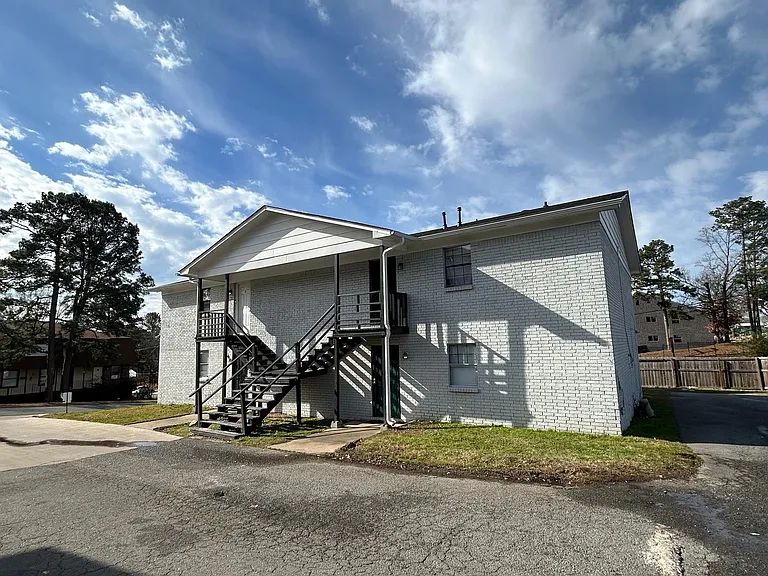 2 & 4 Meredith Ct — Photo 1