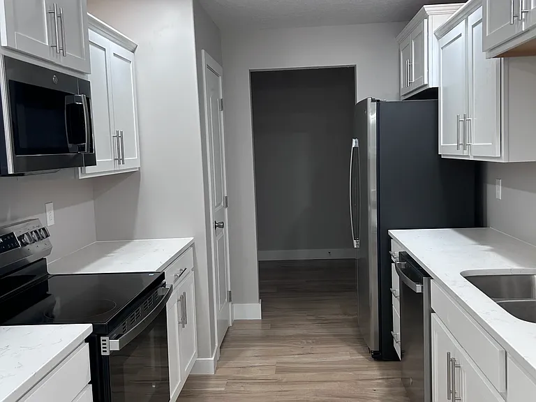 806 SE Hackberry Dr — Photo 2