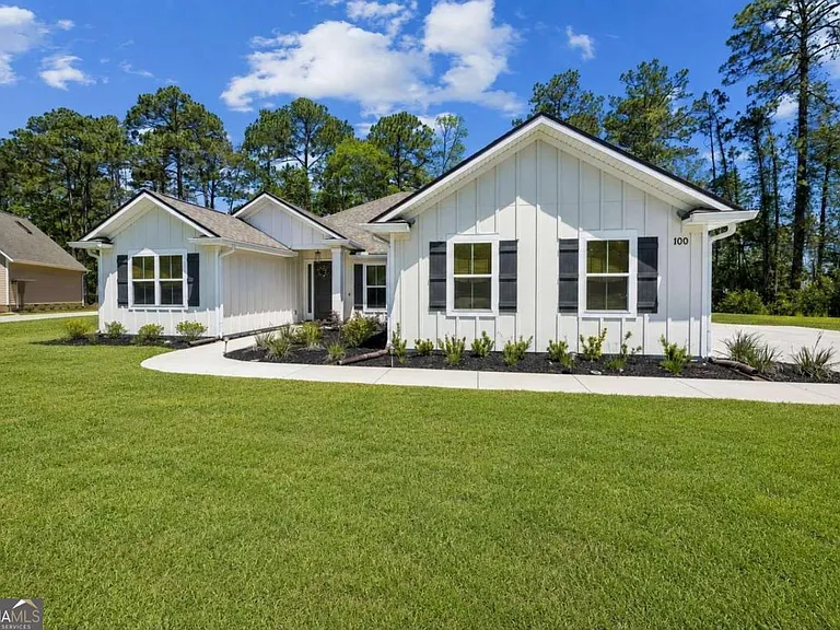 100 Carrington Way — Photo 1