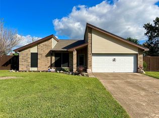 104 Trail Ride Rd, Angleton, TX 77515