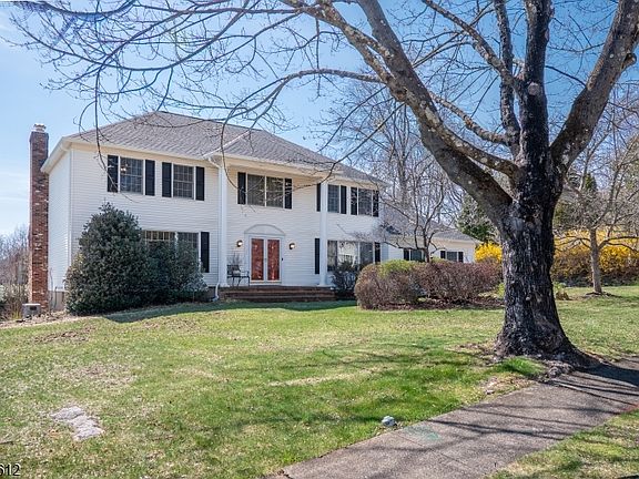 2nd image of 10 Warwick Dr