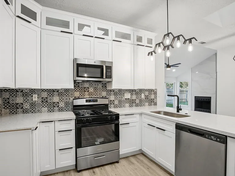 11615 Henley Dr — Photo 13