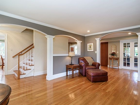 4th image of 17 Lancaster Dr