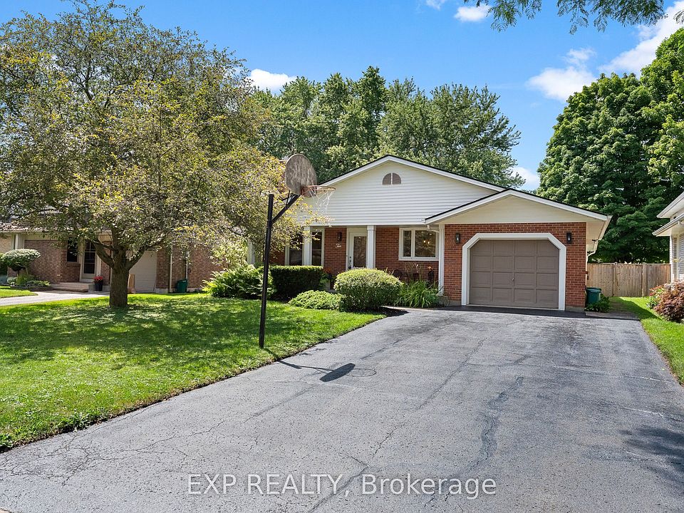 1st image of 10 Brookbank Cres