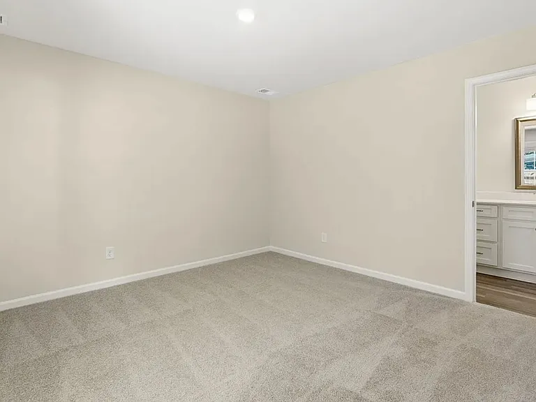 7 Iola St — Photo 10