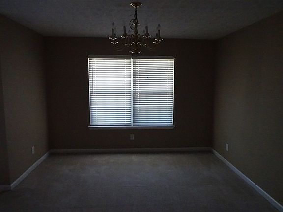 3rd image of 1072 River Plantation Dr