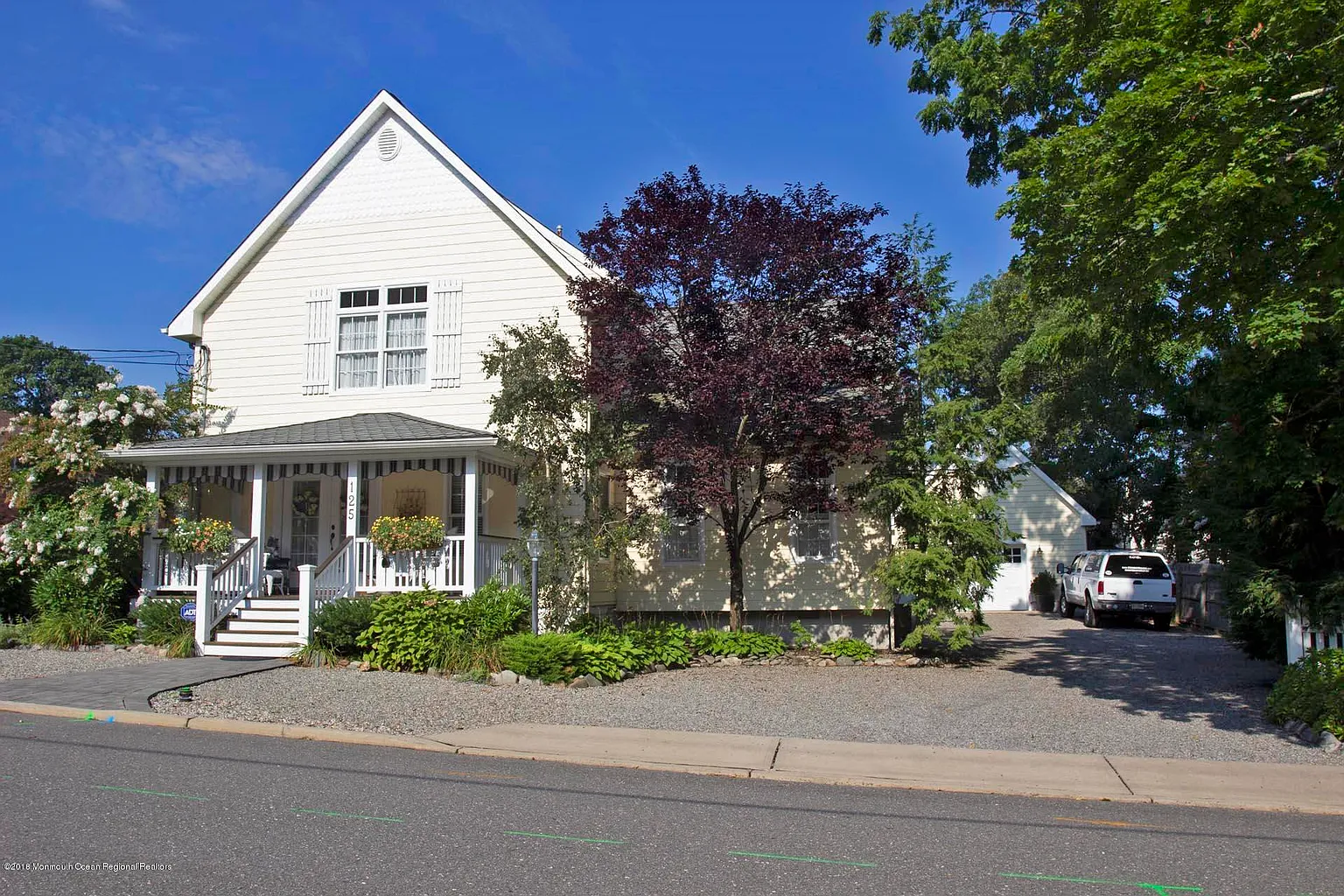 125 Oak Ave photo 1