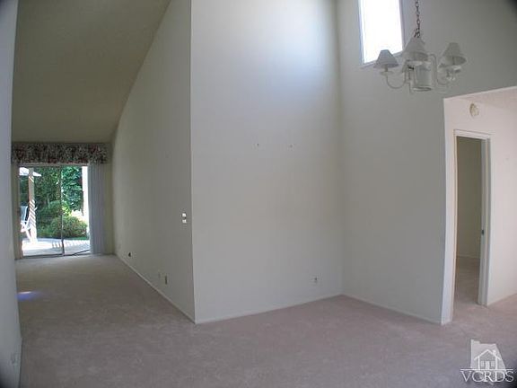 4th image of 500 Hollyburne Ln
