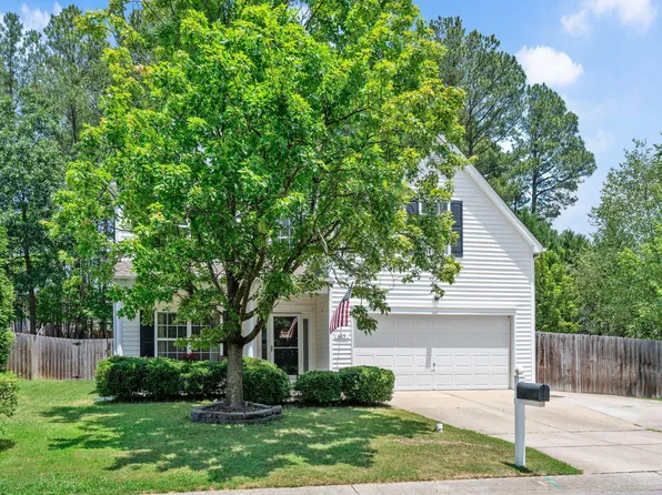 605 Pyracantha Dr, Holly Springs, NC 27540
