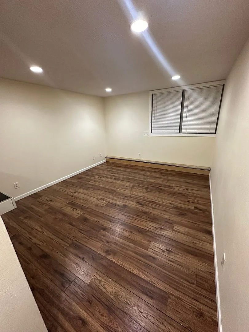 Charming 2 Bed / 1 Bath Apartment in a Prime Location! — Photo 1