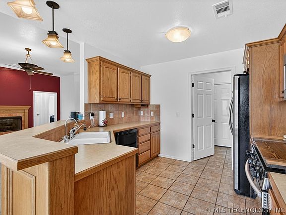 5th image of 12027 N 108th East Ave