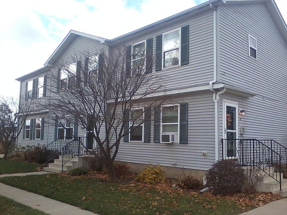 Apartment 1 is the door on right, faces ninth street.