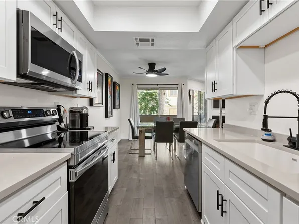 18408 Hatteras St Unit 49, Tarzana, CA 91356