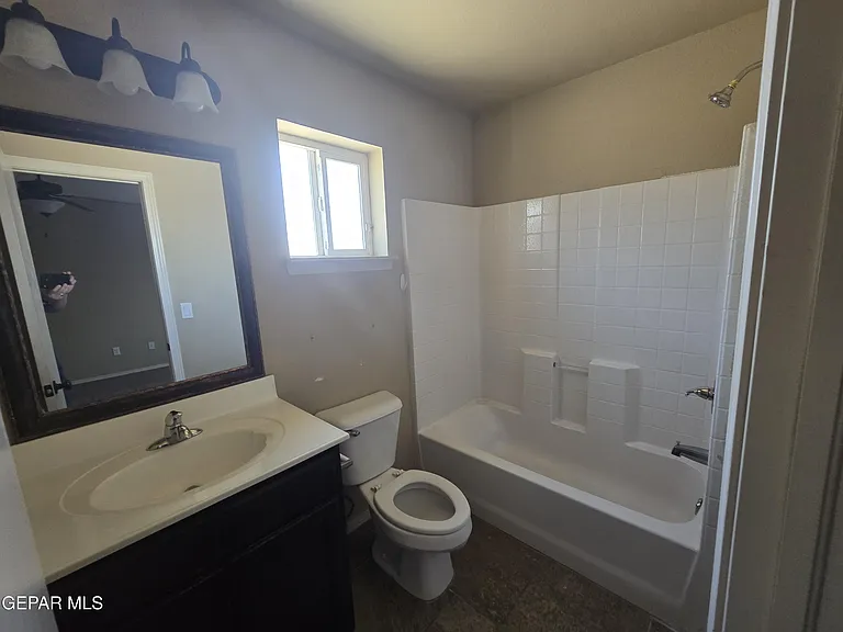 808 Ballard Shapleigh Pl — Photo 12