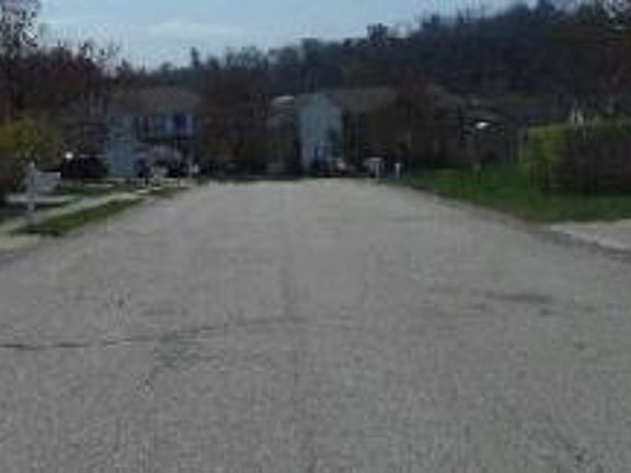 Exterior Neighborhood (street photo)