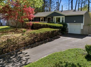 123 Foxdale Lane, Port Jefferson, NY 11777