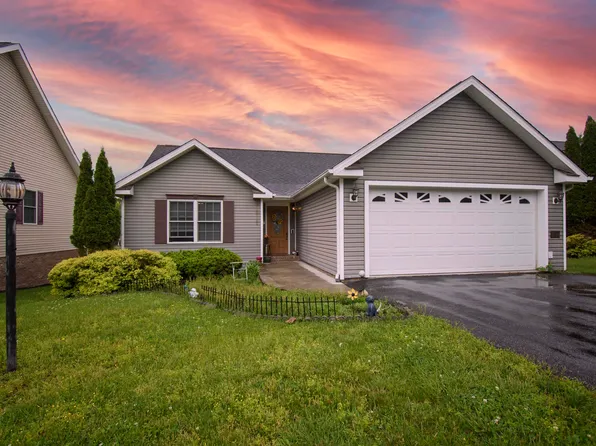 1894 Wilshire Ln, Pulaski, VA 24301
